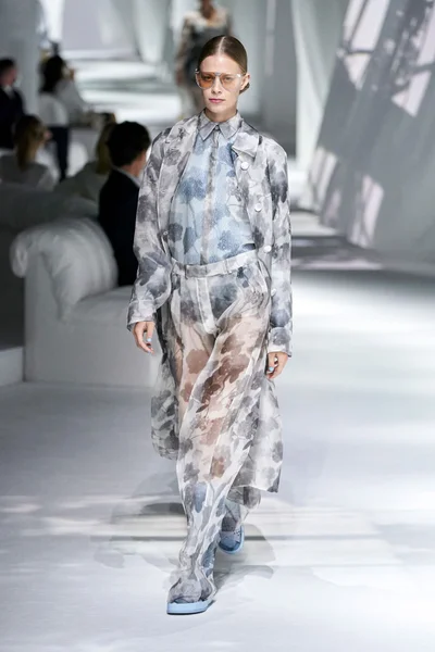 Look 60